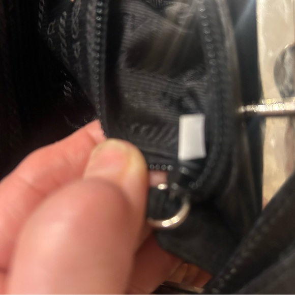 Authentic Prada Nero Tessuto nylon Prada Cernier shoulder bag - Picture 7 of 9